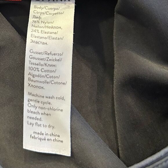 Spanx Gray Mid Thigh Shape wear Size Medium - Picture 4 of 5